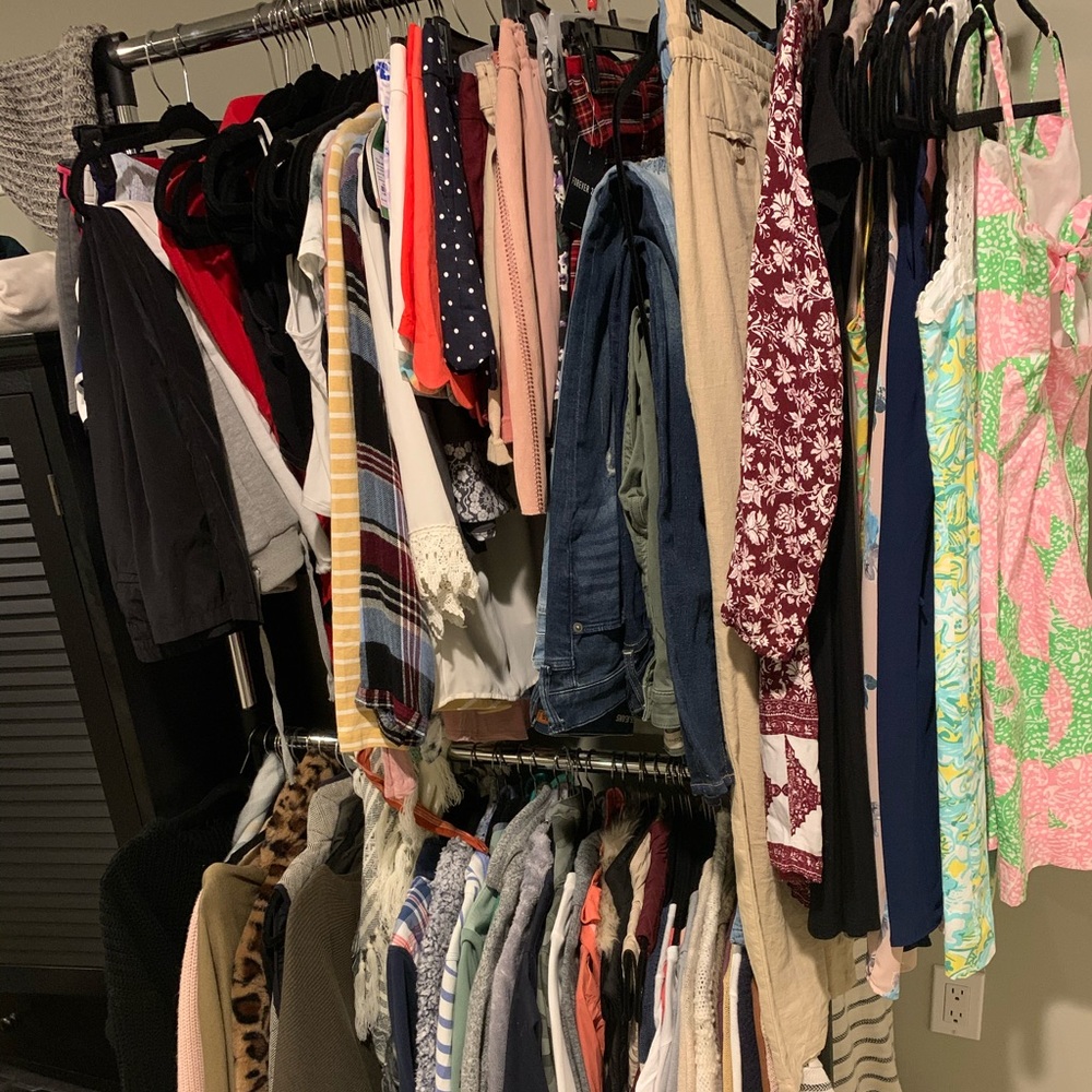 SELLING TONS OF CLOTHES